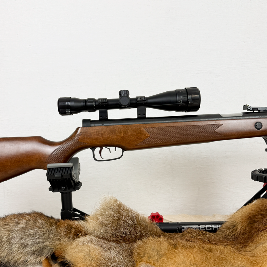 SAG AR3000 5,5 Luftgevær + Miroku 4x32-closeup